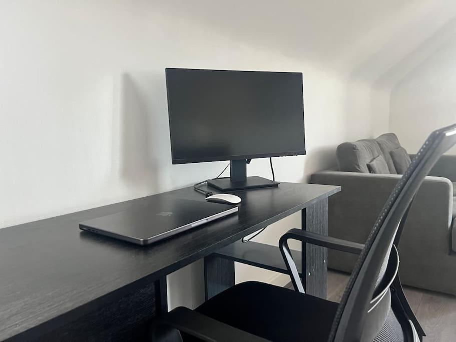 Luxury 1-bed With Free Parking *