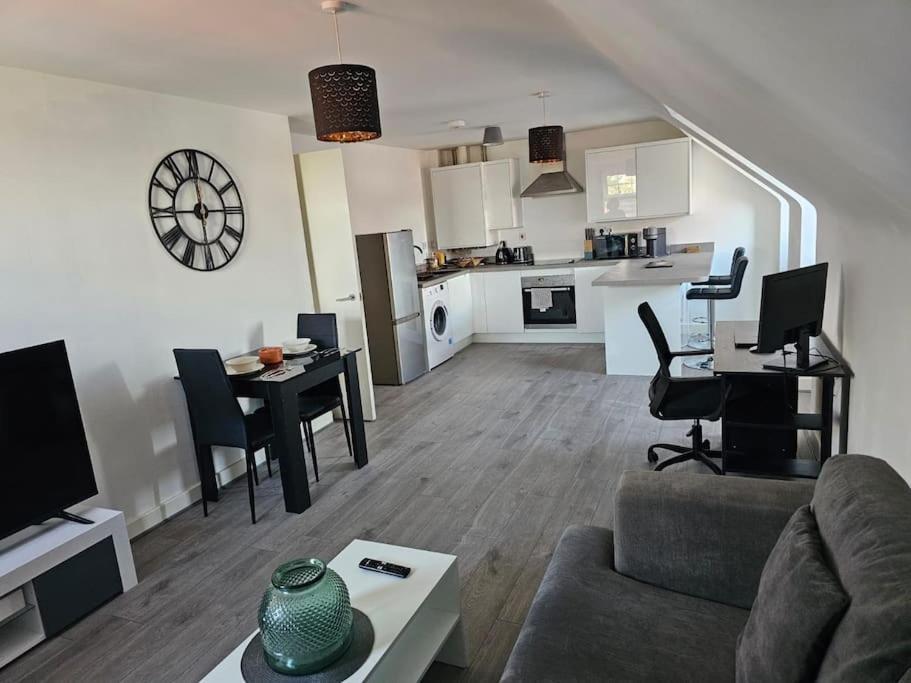 Luxury 1-bed With Free Parking Apartamento *