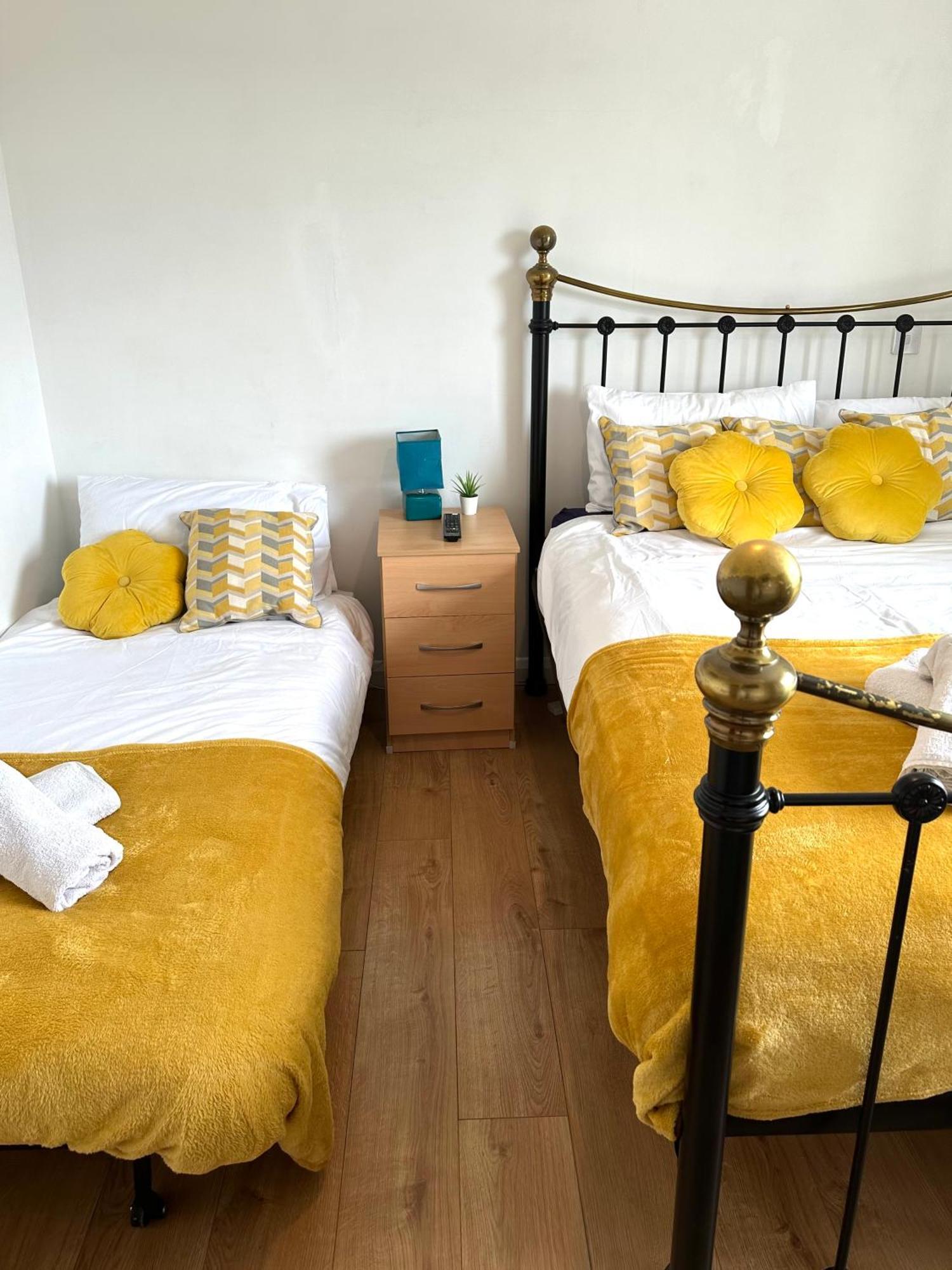 Langdale House 5 Bedroom 7 Beds 3 Bathrooms