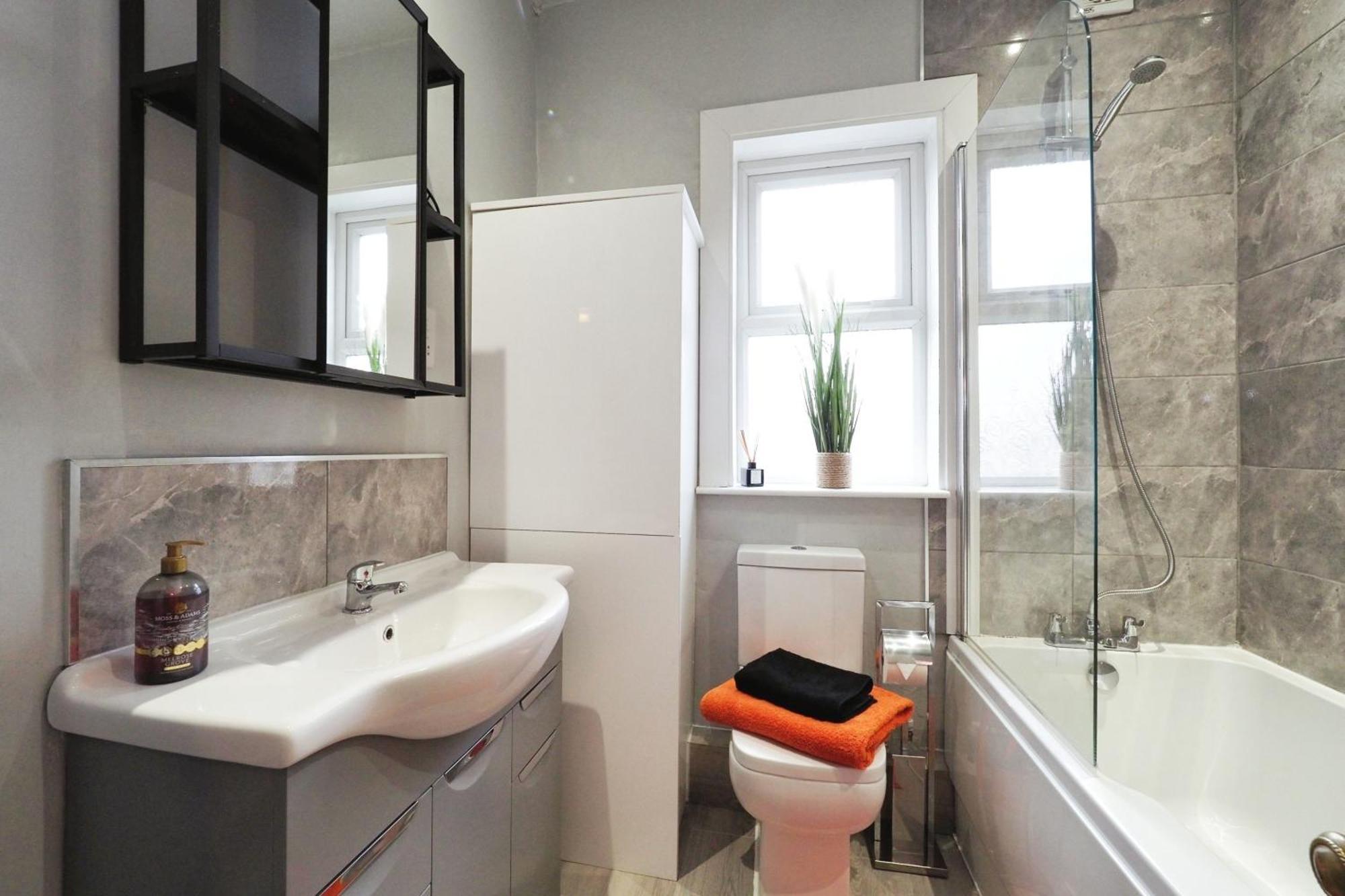 Comfortable & Flexible For Leisure, Corporate & Contractor Guests In Alvaston, Derby