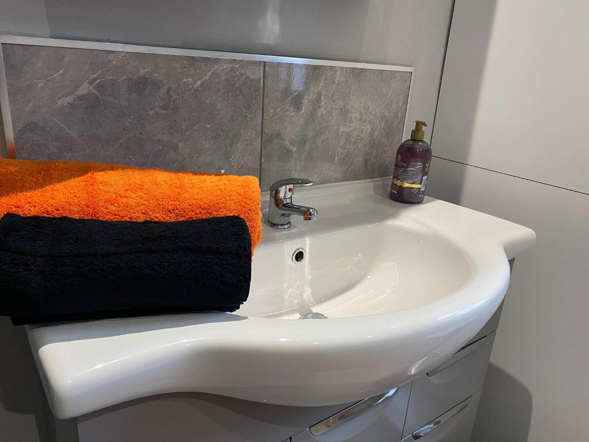 Comfortable & Flexible For Leisure, Corporate & Contractor Guests In Alvaston, * Derby