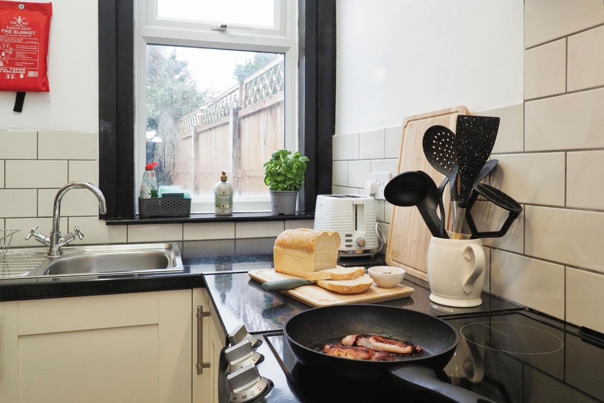 Comfortable & Flexible For Leisure, Corporate & Contractor Guests In Alvaston, * Derby