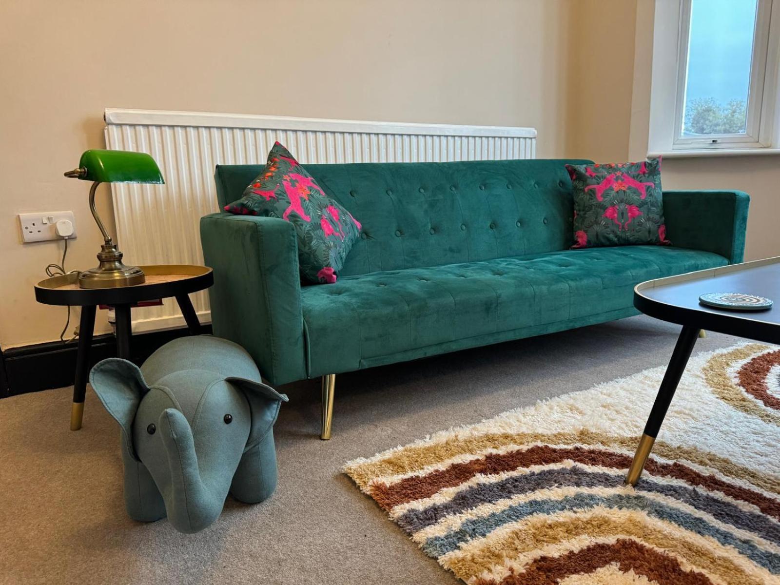 Comfortable & Flexible For Leisure, Corporate & Contractor Guests In Alvaston, Apartment *