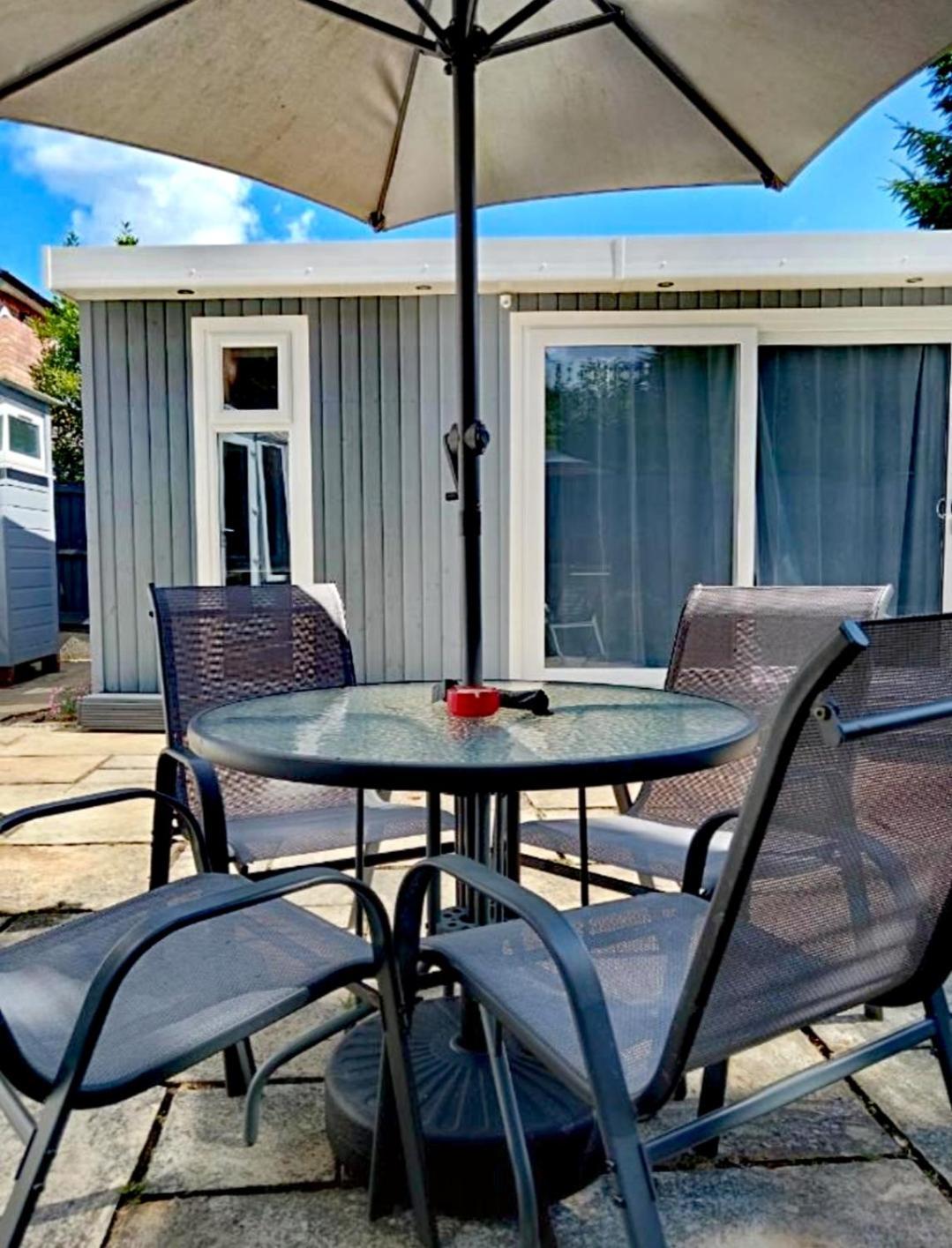Pensión A Lovely 2-bedrooms In - Recently Extended To 355 Feet2 - Up To 4 People Now, Peaceful, With Private Entrance, Free Parking, Kitchenette, Air-con, Heating, X2 Smart Tvs And Super Fast Wi-fi - Bed Options - Singles Or Superking