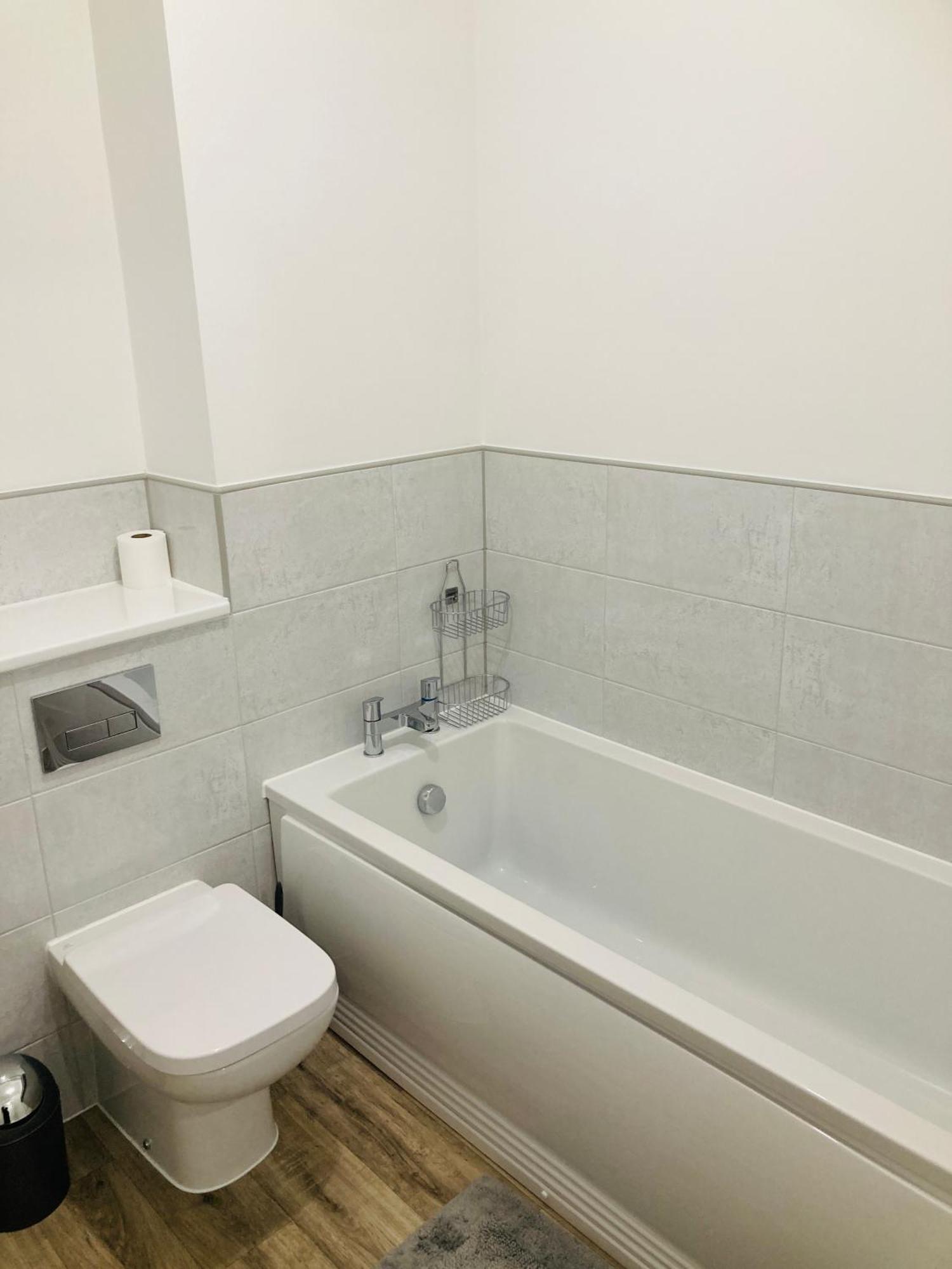 2 Bedroom Luxury Apartment! Center With Free Parking! Apartamento Derby