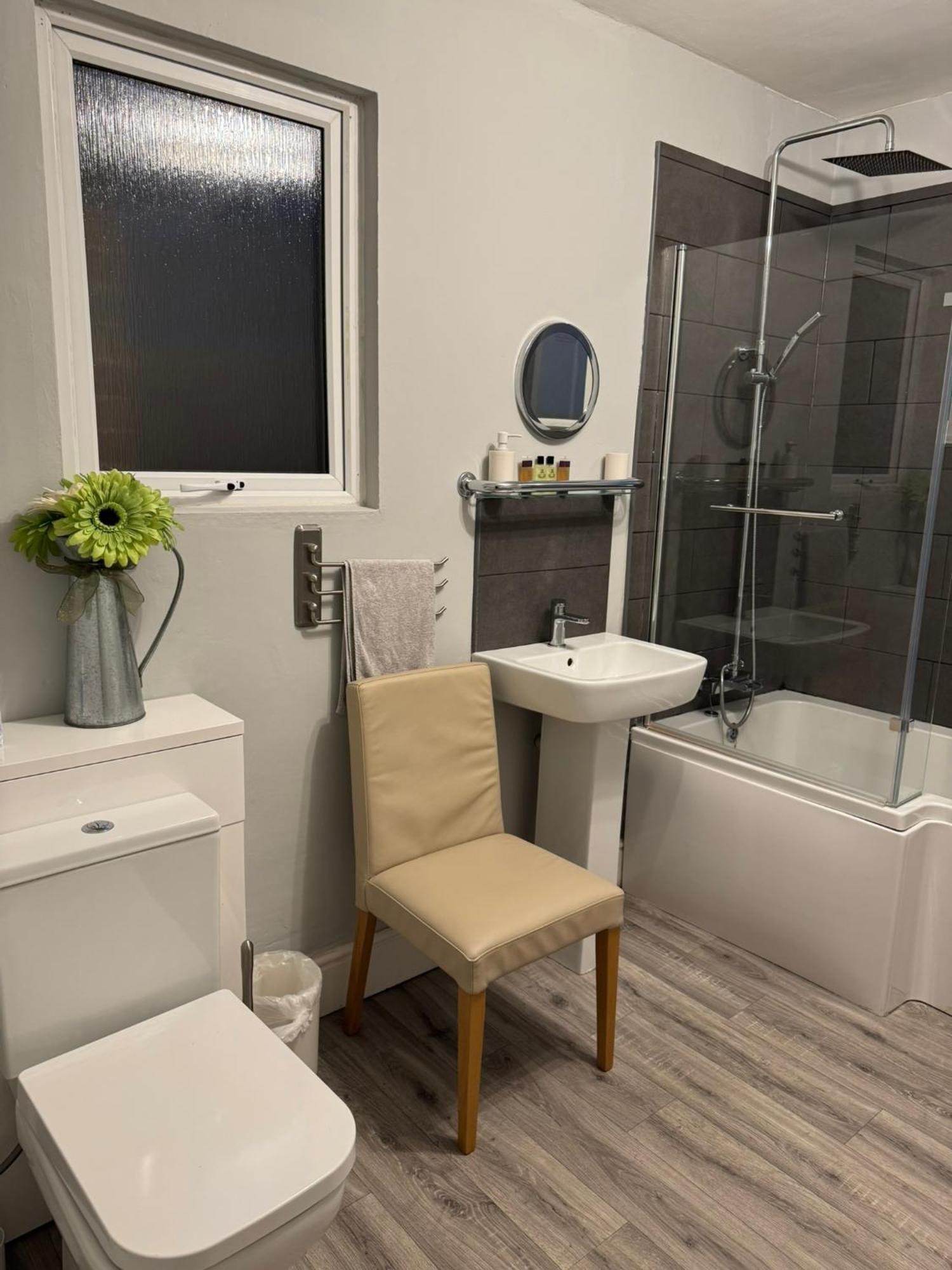 2 Guests - Free Parking - 6min To Derbion Centre Derby