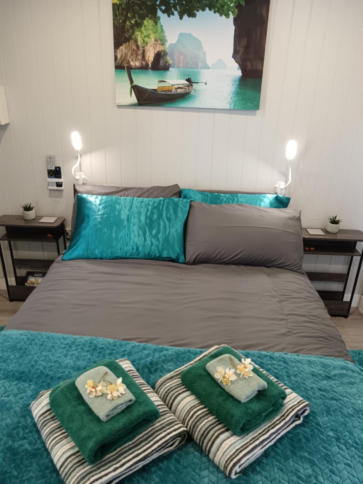 A Lovely 2-Bedrooms Guesthouse In Derby City - Sleep 4 - Only 1 Booking At Time - Free Parking, Private Entrance, Peaceful, Air-Con, Heating And Super Fast Wi-Fi *
