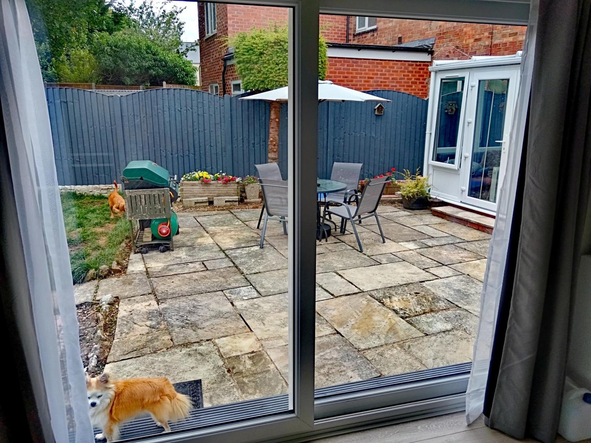 A Lovely 2-bedrooms In - Recently Extended To 355 Feet2 - Up To 4 People Now, Peaceful, With Private Entrance, Free Parking, Kitchenette, Air-con, Heating, X2 Smart Tvs And Super Fast Wi-fi - Bed Options - Singles Or Superking Pensión *