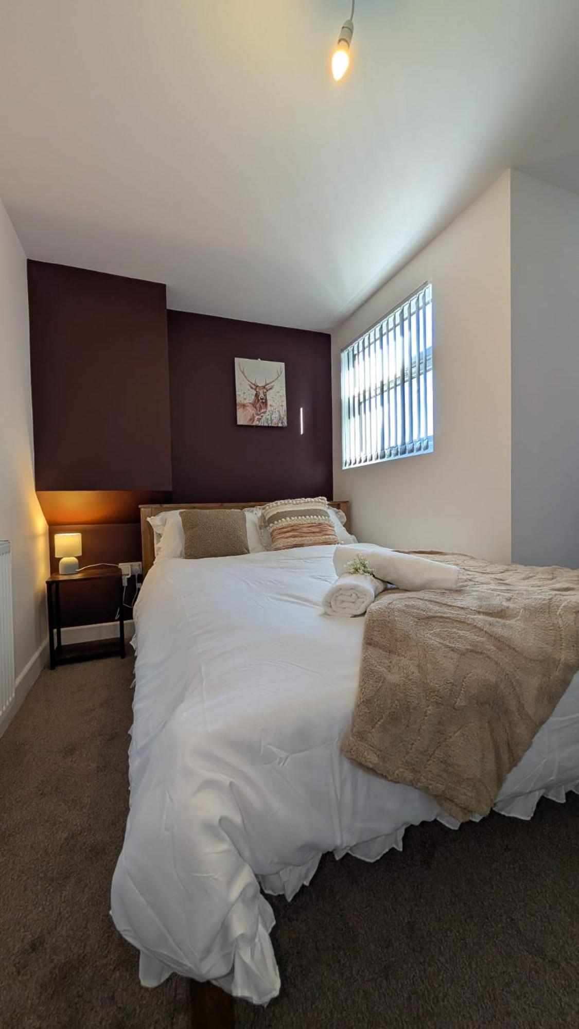 Prime Location 5 Bed Ensuite 6 Bathrooms In Centre *