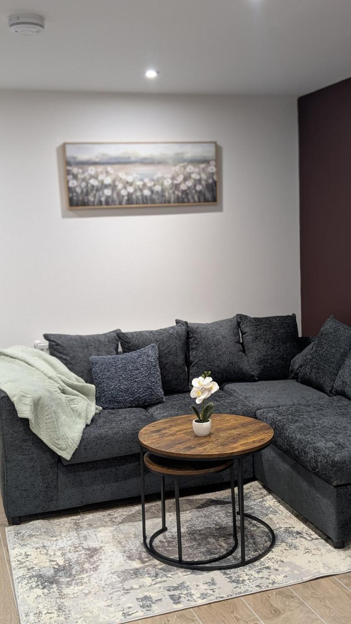 Prime Location 5 Bed Ensuite 6 Bathrooms In Centre