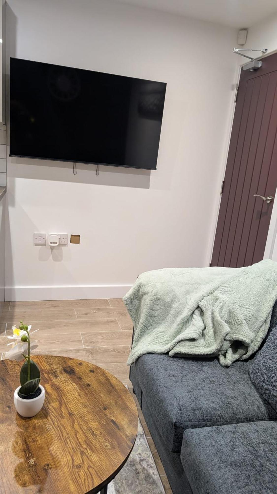 Prime Location 5 Bed Ensuite 6 Bathrooms In Centre *