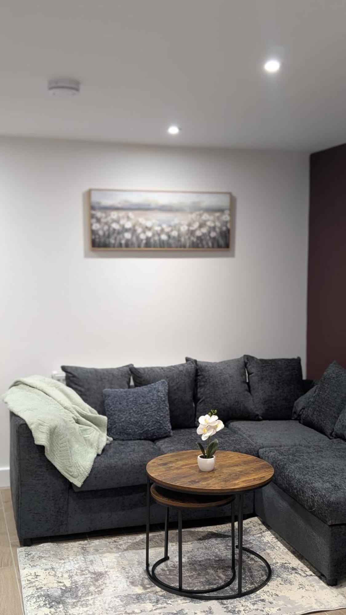Prime Location 5 Bed Ensuite 6 Bathrooms In Centre