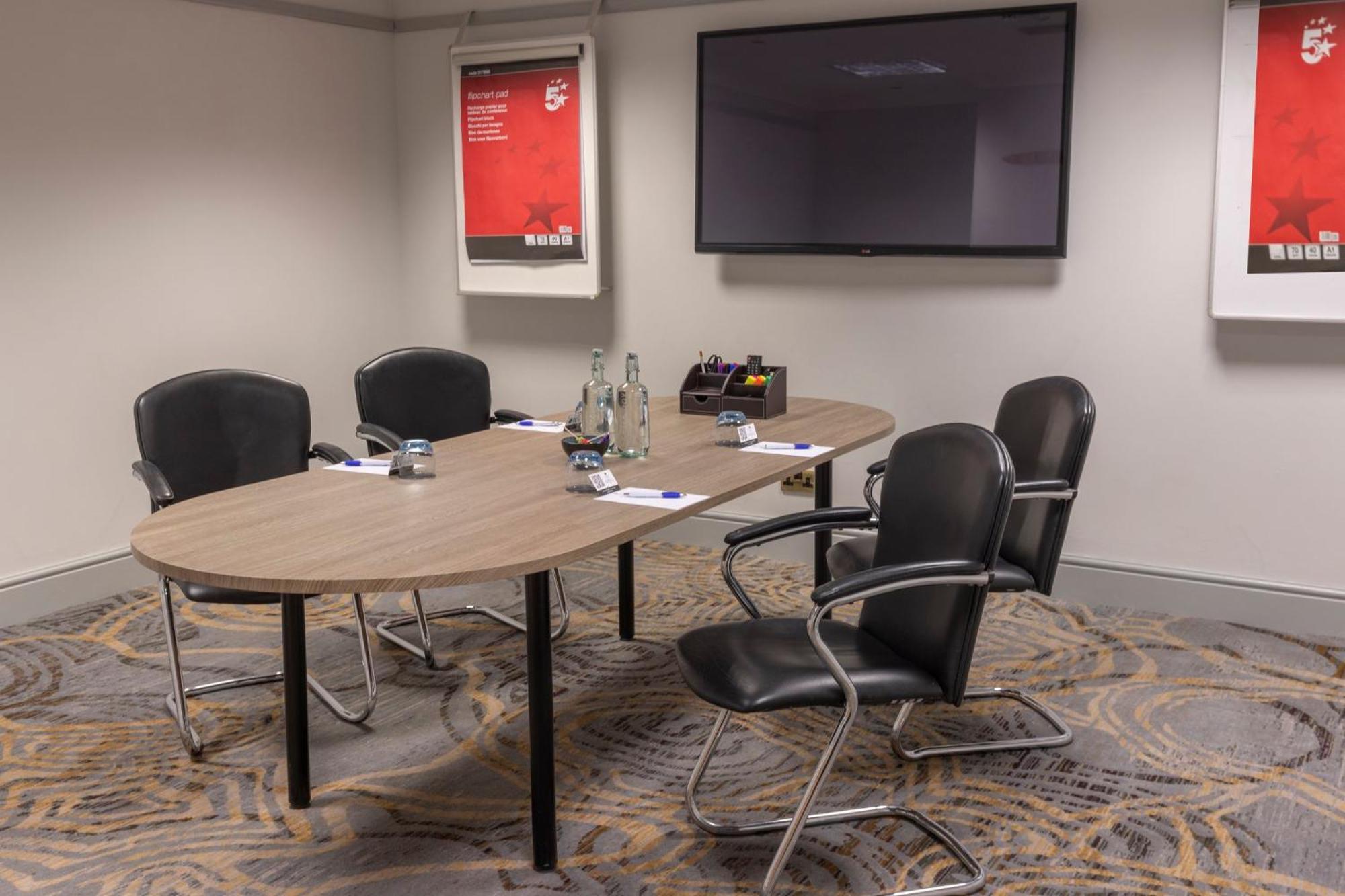 Crowne Plaza East Midlands Airport By Ihg 4*