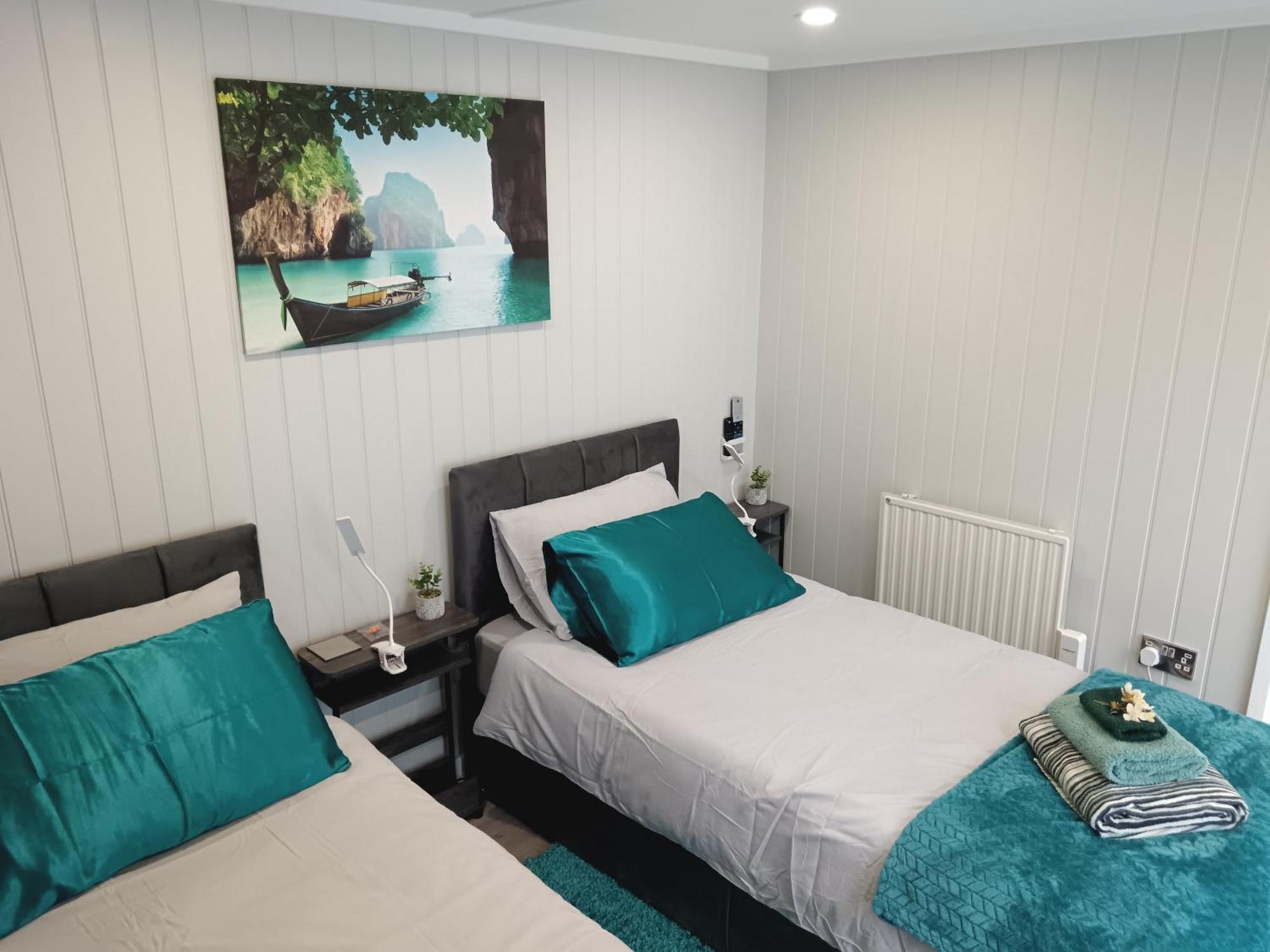 Pensión A Lovely 2-bedrooms In - Recently Extended To 355 Feet2 - Up To 4 People Now, Peaceful, With Private Entrance, Free Parking, Kitchenette, Air-con, Heating, X2 Smart Tvs And Super Fast Wi-fi - Bed Options - Singles Or Superking Derby