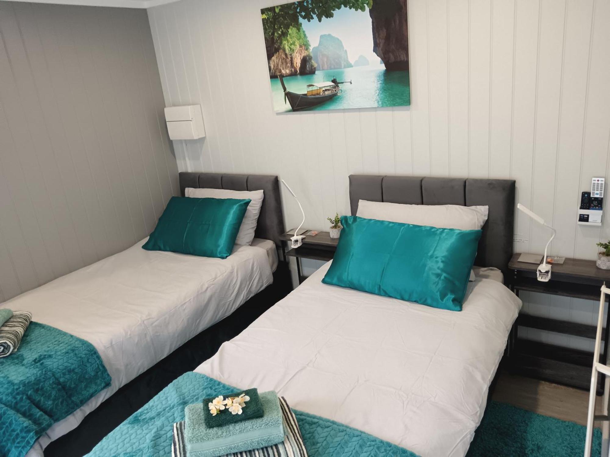 Pensión A Lovely 2-bedrooms In - Recently Extended To 355 Feet2 - Up To 4 People Now, Peaceful, With Private Entrance, Free Parking, Kitchenette, Air-con, Heating, X2 Smart Tvs And Super Fast Wi-fi - Bed Options - Singles Or Superking Derby