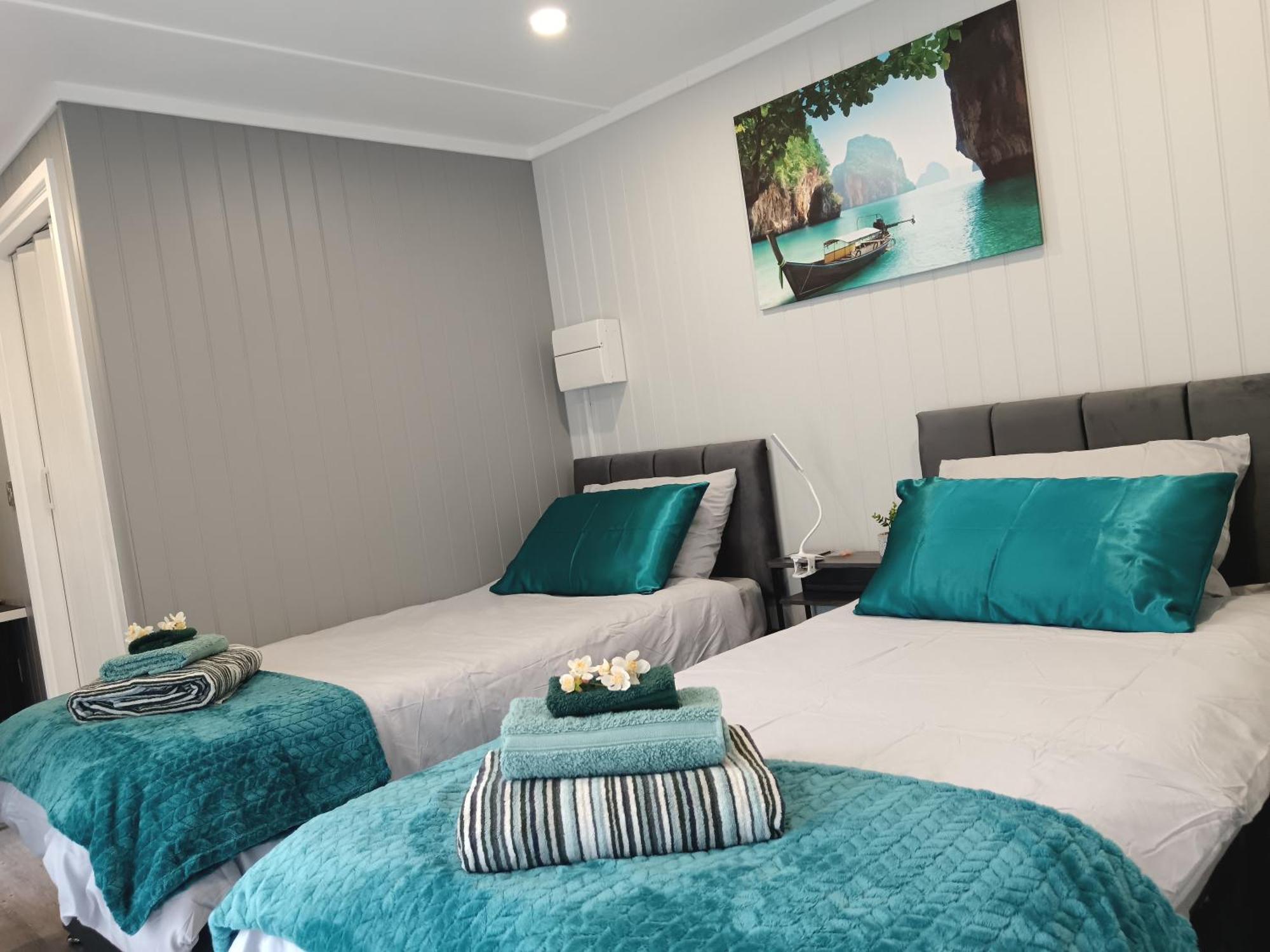 A Lovely 2-bedrooms In - Recently Extended To 355 Feet2 - Up To 4 People Now, Peaceful, With Private Entrance, Free Parking, Kitchenette, Air-con, Heating, X2 Smart Tvs And Super Fast Wi-fi - Bed Options - Singles Or Superking * Derby
