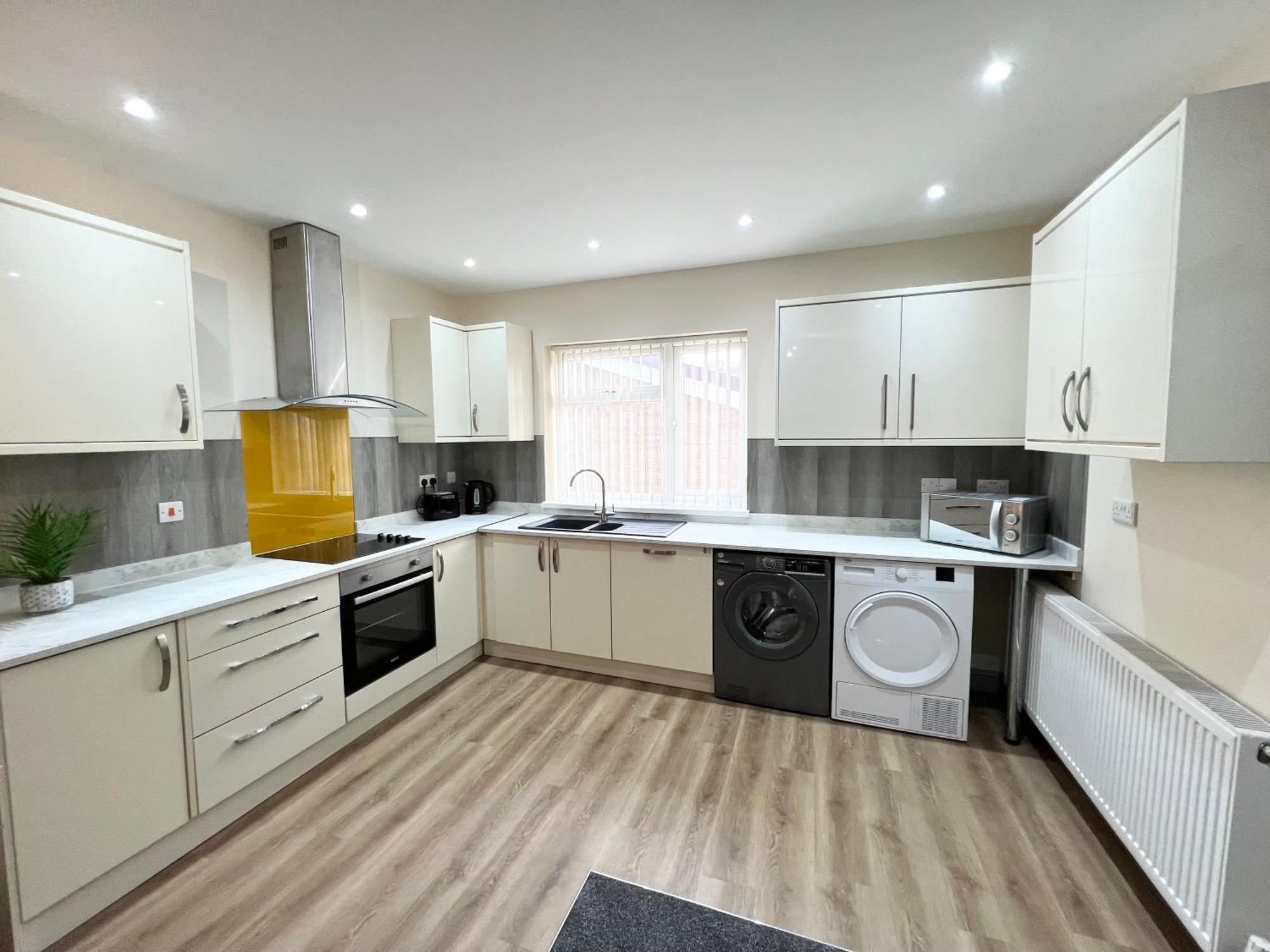 Apartment Spacious 3 Bedroom Flat In With Wi-fi & Easy Transport Derby