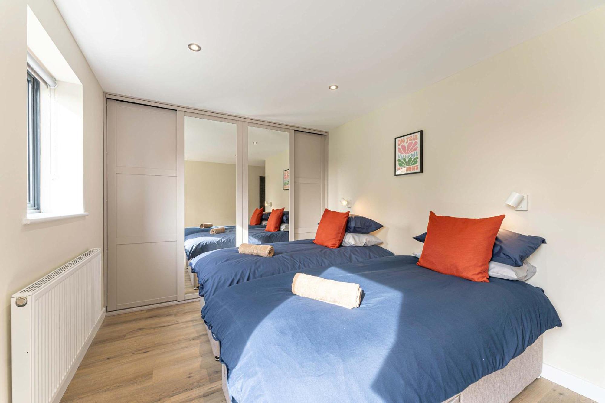 Apartment Stylish 2 Bedroom In