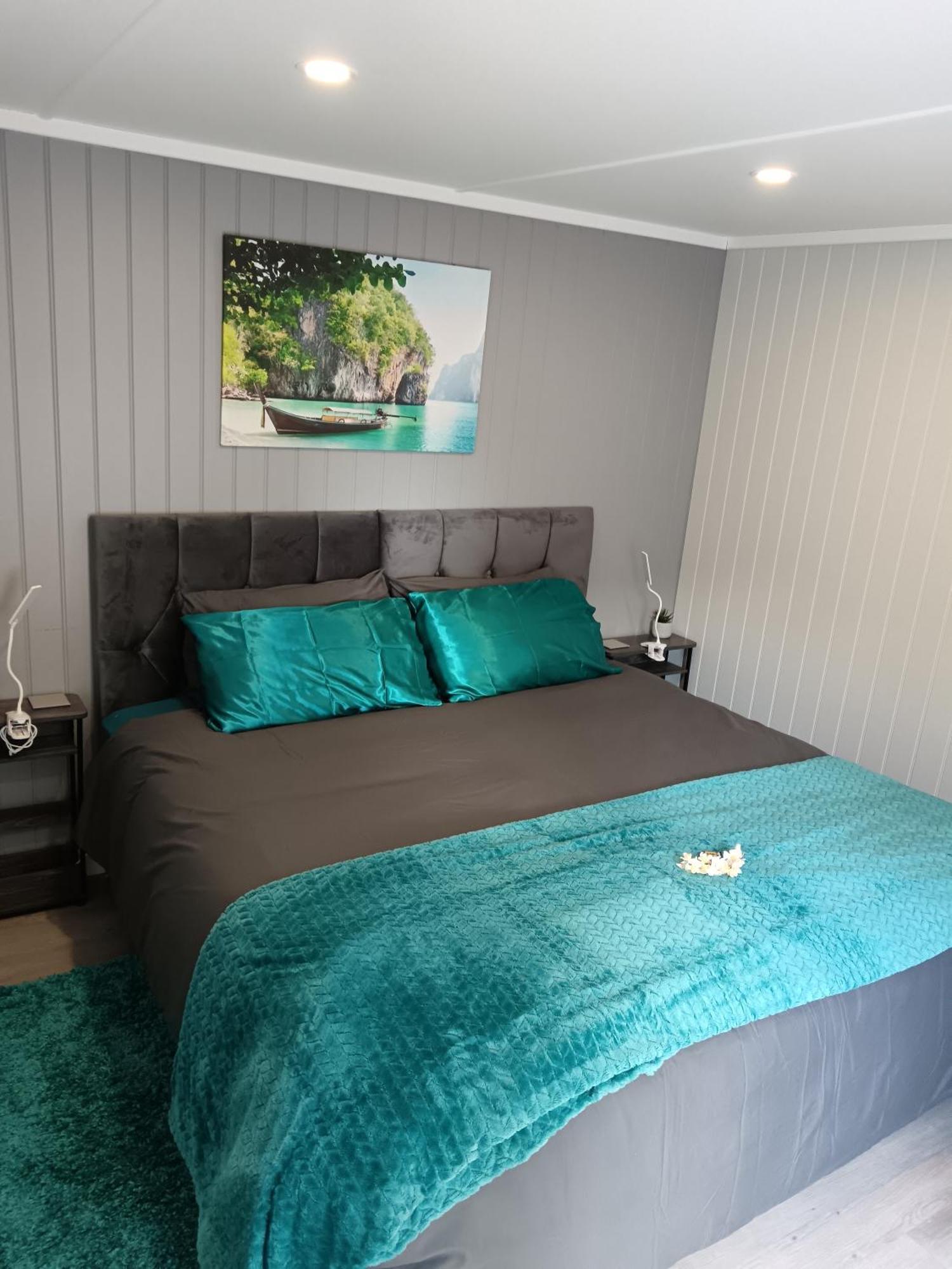 Guest house A Lovely 2-Bedrooms Guesthouse In Derby City - Sleep 4 - Only 1 Booking At Time - Free Parking, Private Entrance, Peaceful, Air-Con, Heating And Super Fast Wi-Fi *