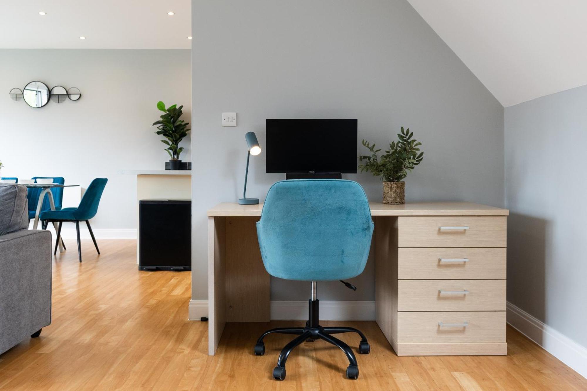 Cotels - The Millhouse: Modern With Ultrafast Wi-fi & Work Desks *