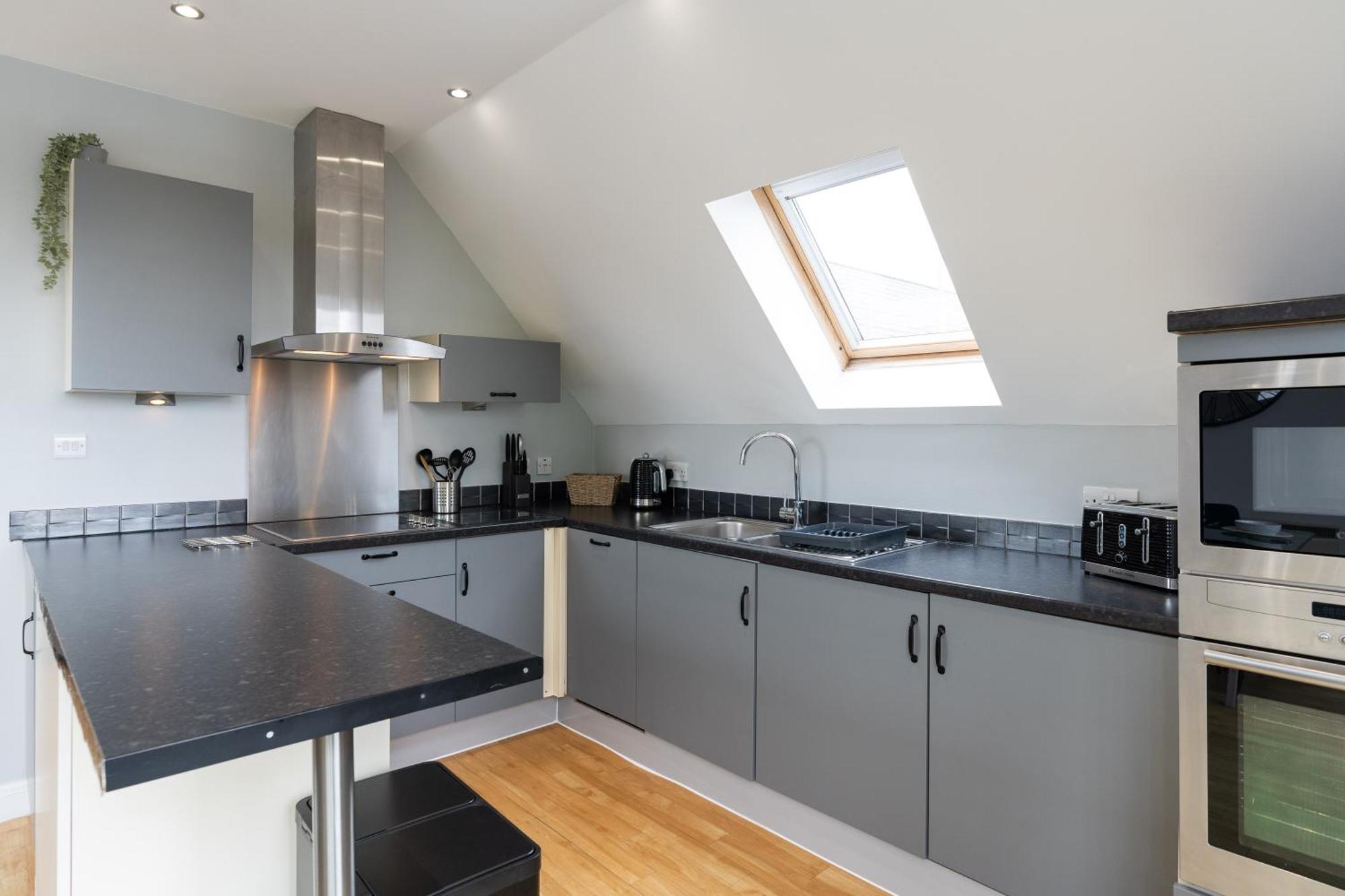 Cotels - The Millhouse: Modern With Ultrafast Wi-fi & Work Desks Apartment *