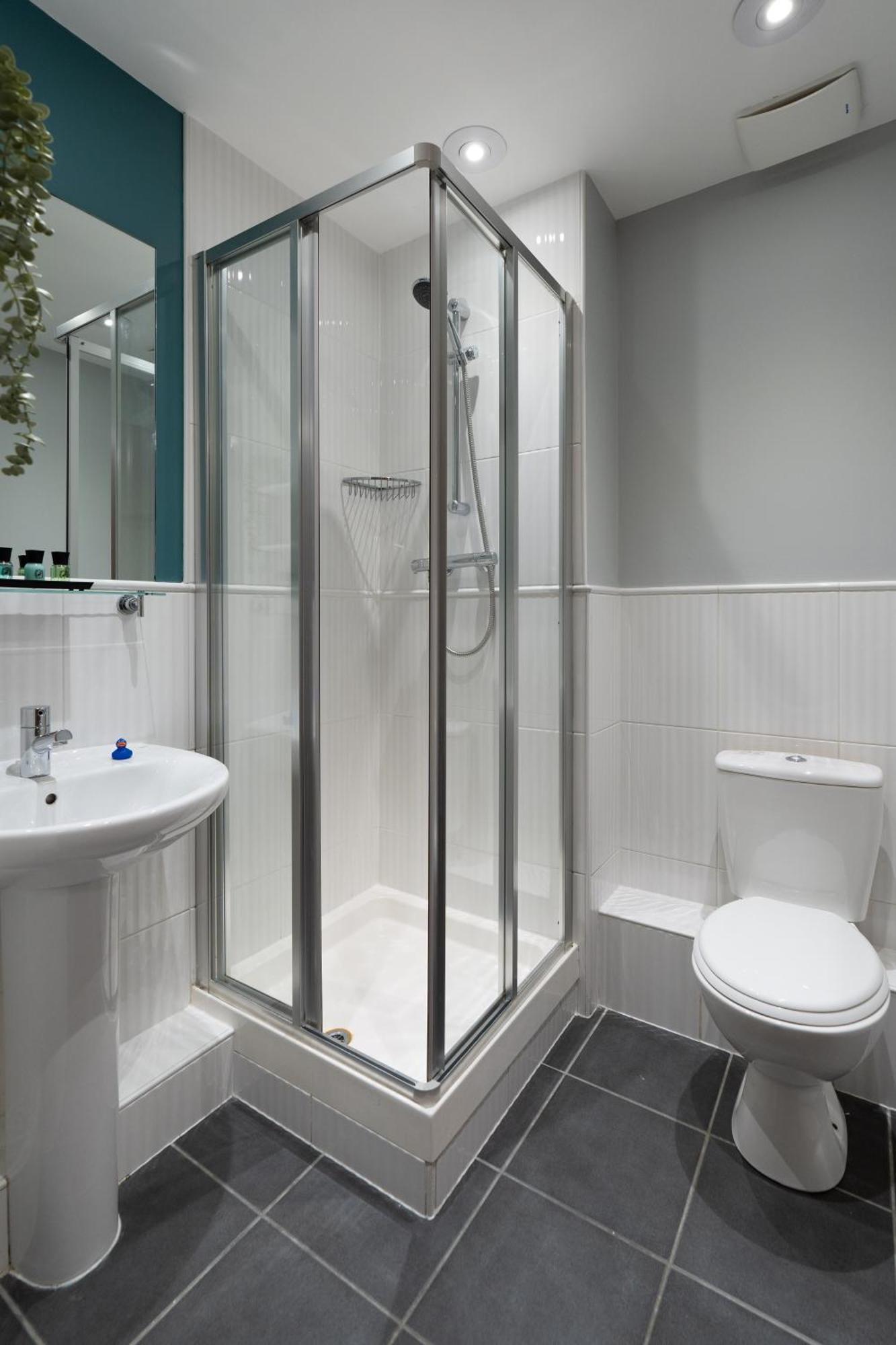 Cotels - The Millhouse: Modern With Ultrafast Wi-fi & Work Desks Apartment
