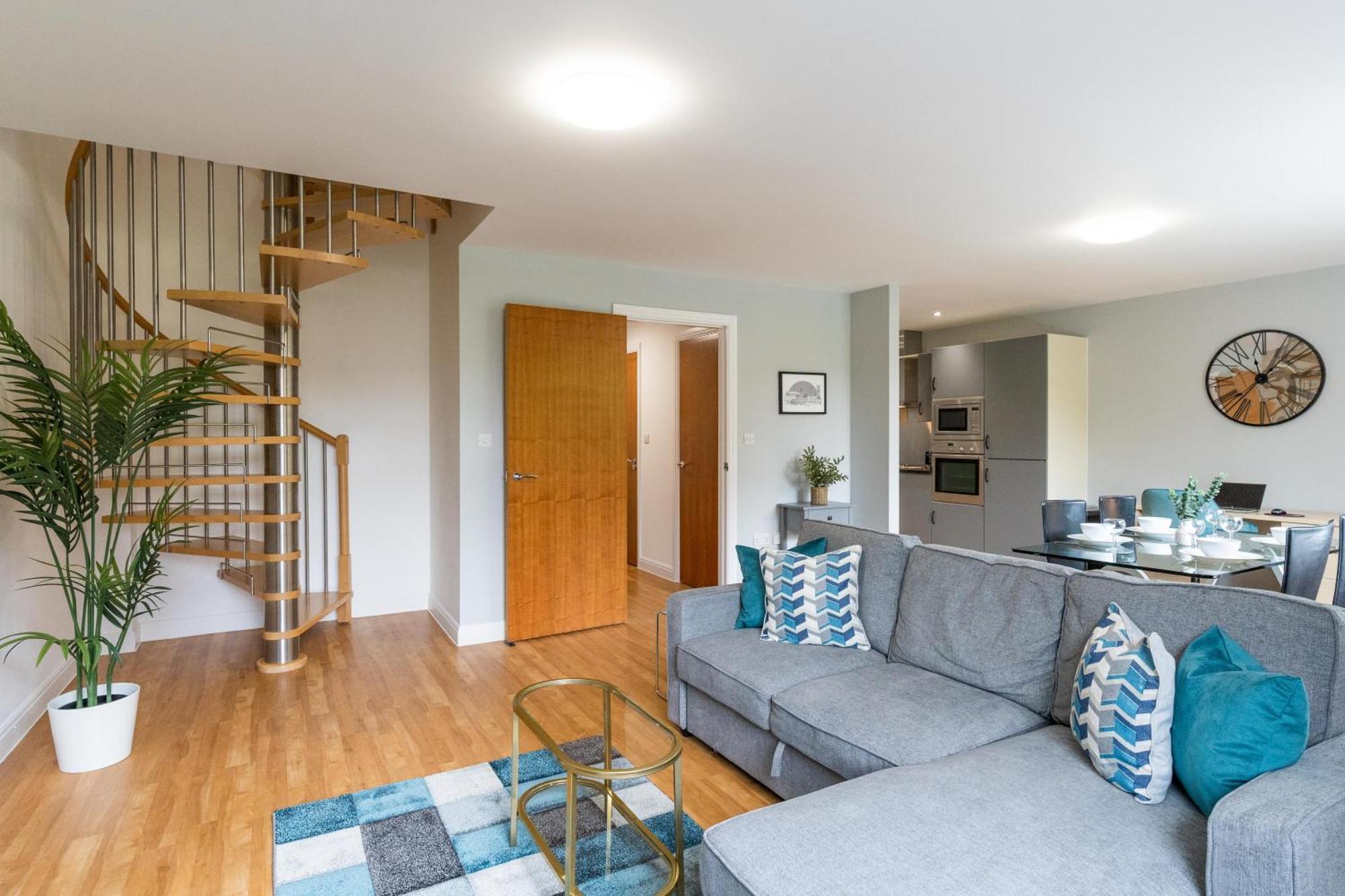 Cotels - The Millhouse: Modern With Ultrafast Wi-fi & Work Desks Apartment *