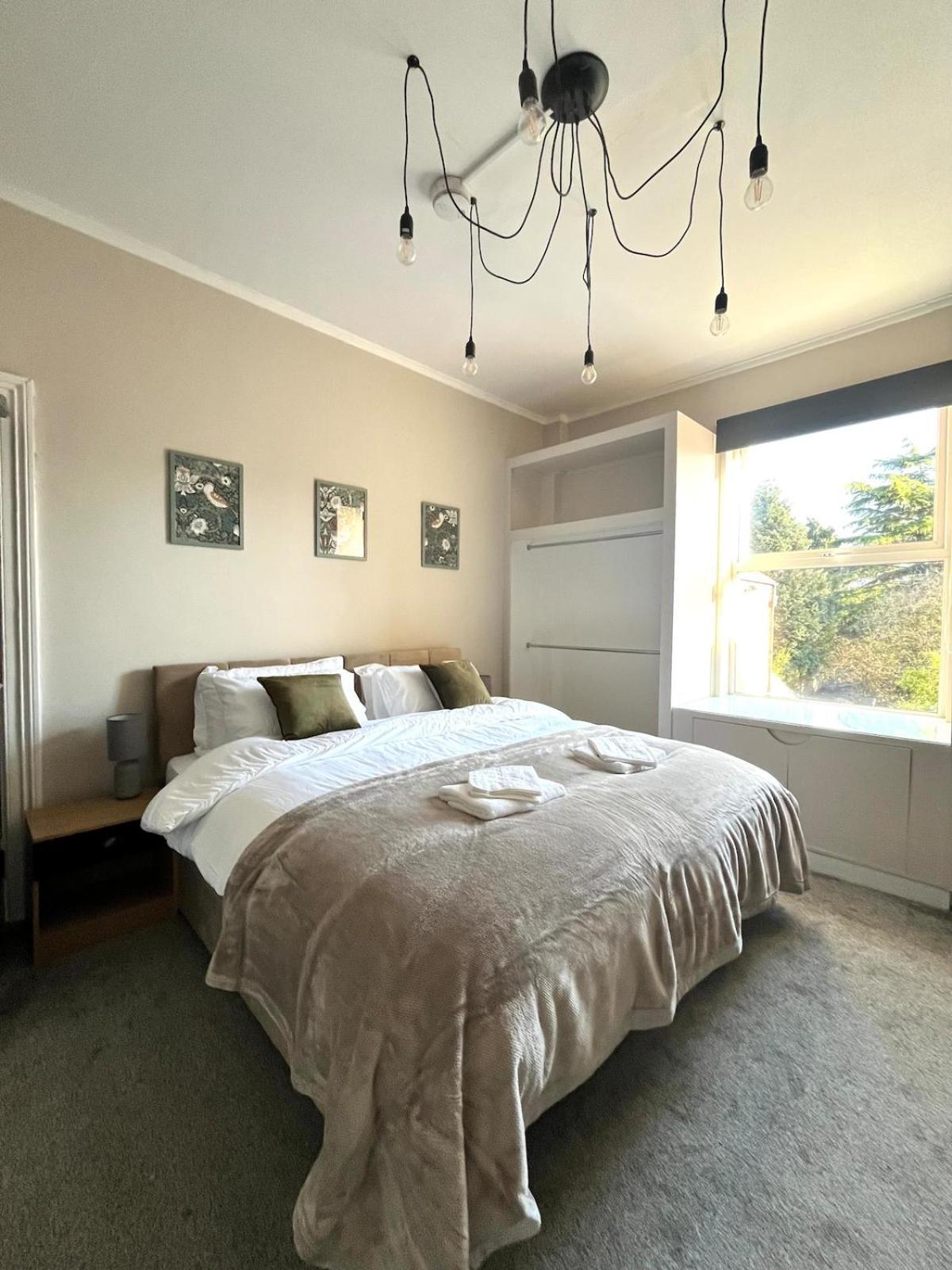 From - - Free Parking, Great For Groups - Hosted By Host Save Apartment Derby