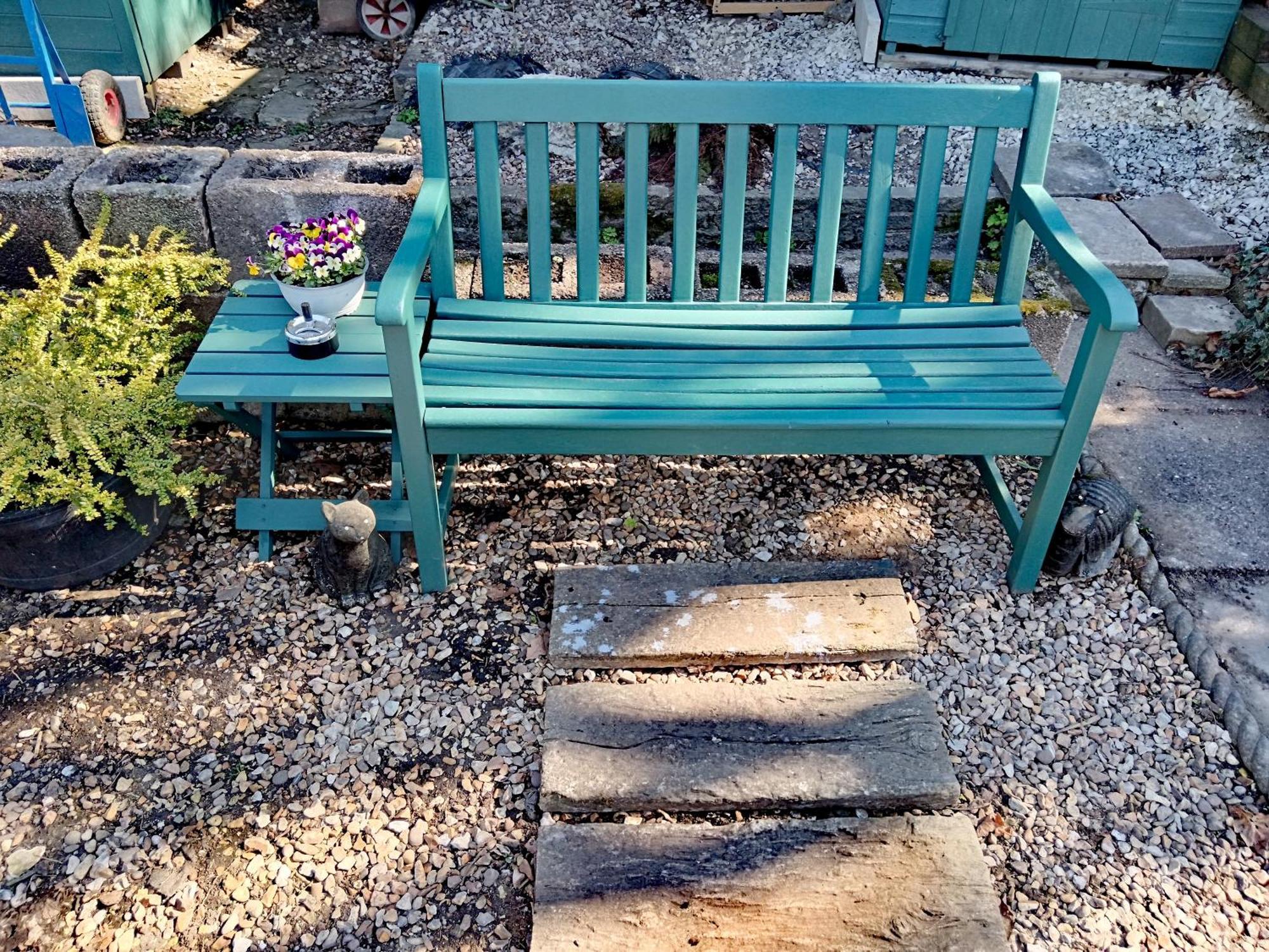 2-Bedrooms, Sleep Up To 4, Air-Conditioning, Private Entrance, Only 1 Booking At Time, Free Parking, Super Fast Wi-Fi, Netflix, Kitchenette, Garden Smoking Area Guest house