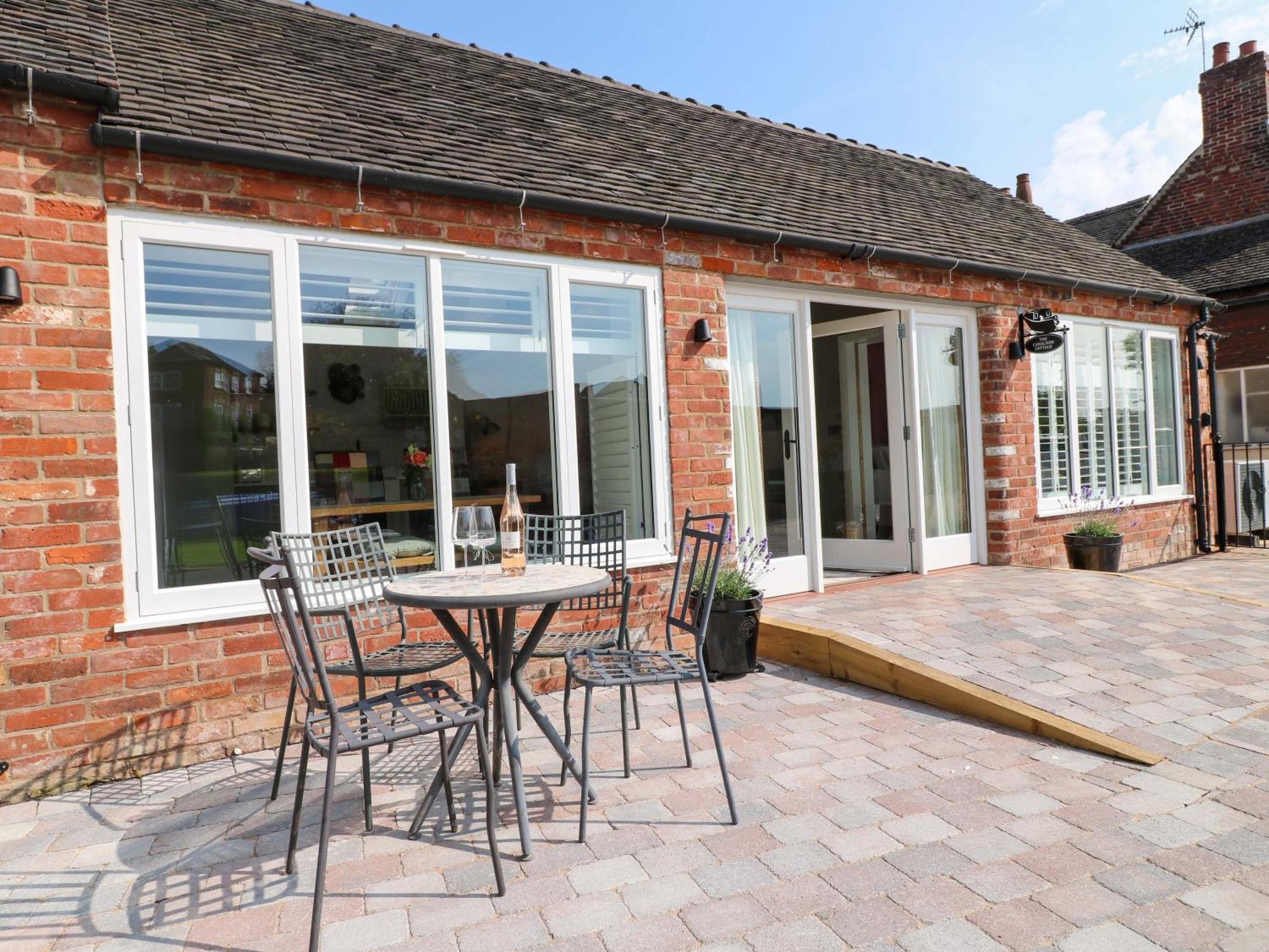 The Canalside Holiday home *