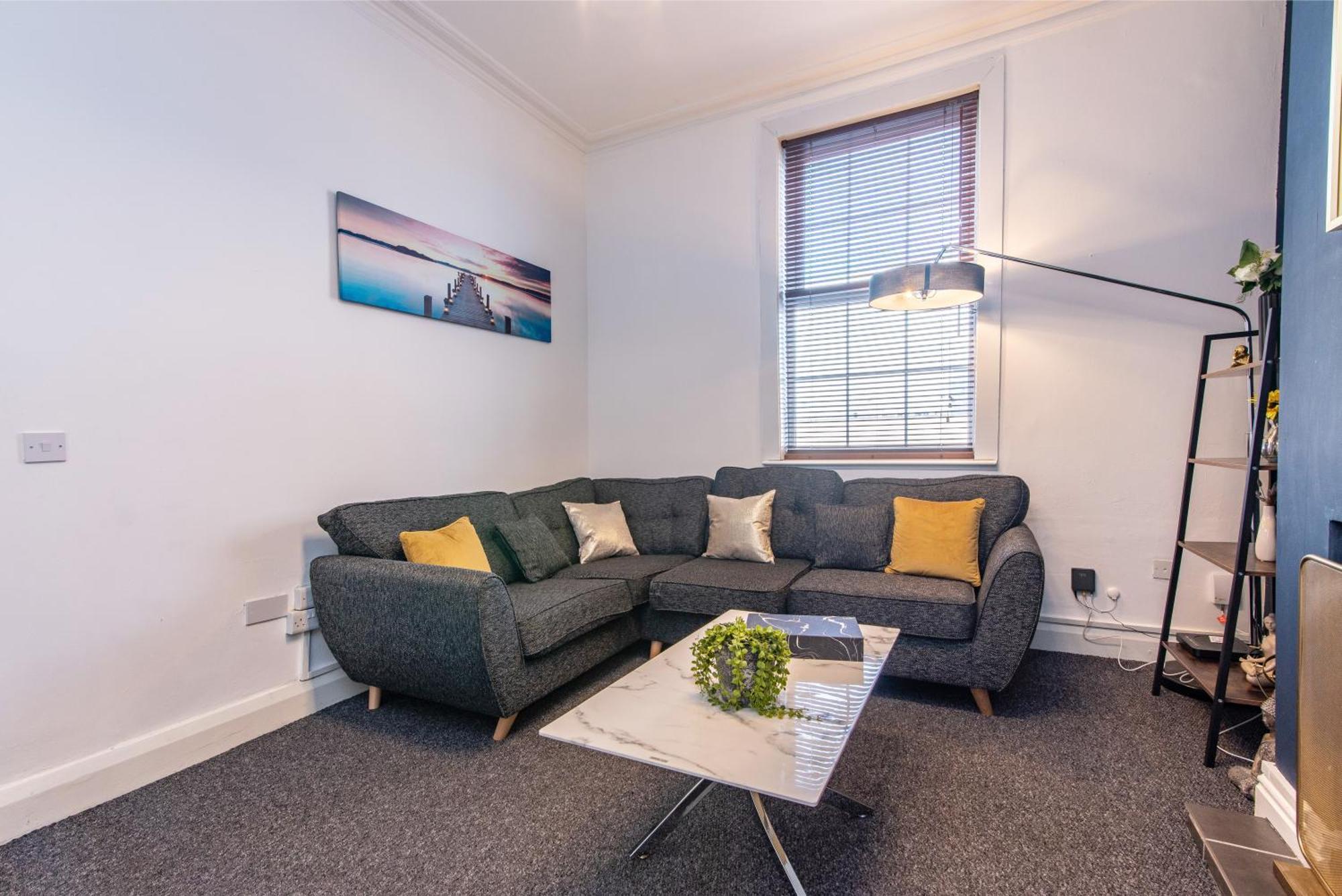 Spacious 5br House In - Near Amenities Derby